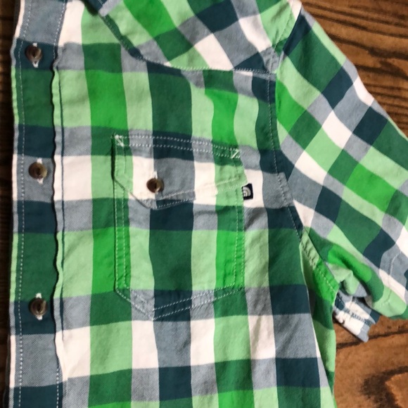 Men’s North Face short sleeve button down - Picture 3 of 4